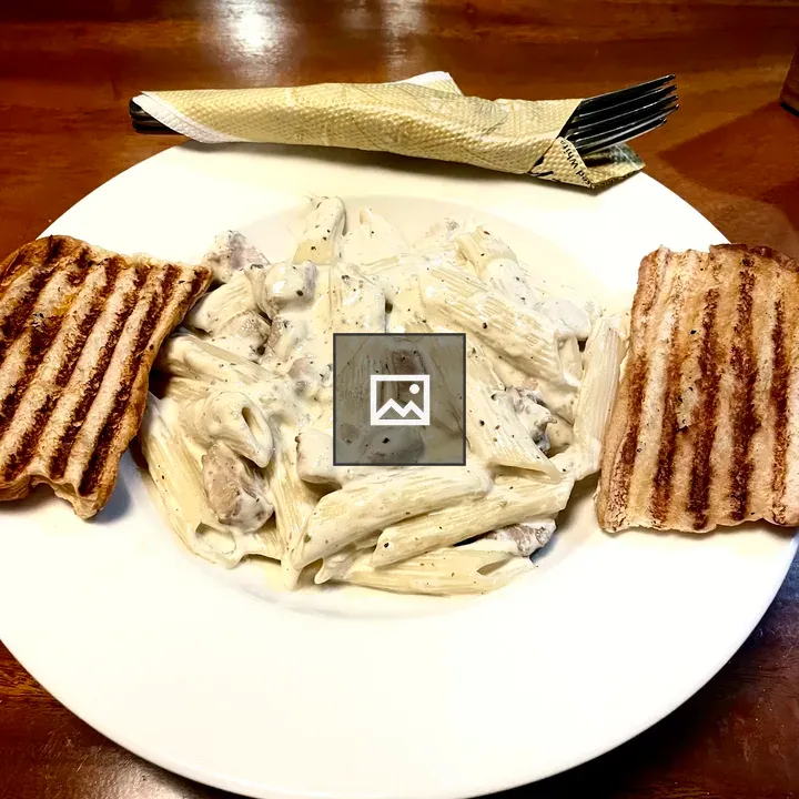 White sauce chicken pasta