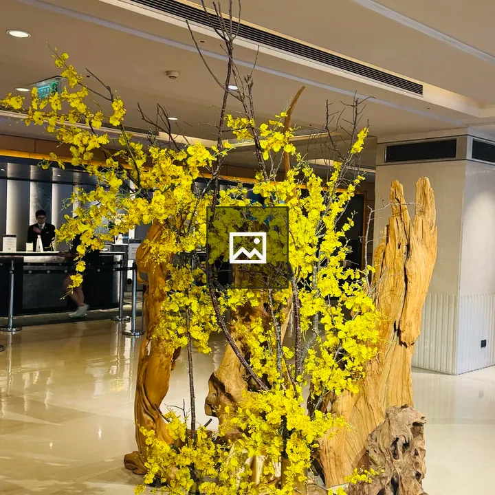 Decorative wood centerpiece with yellow flowers