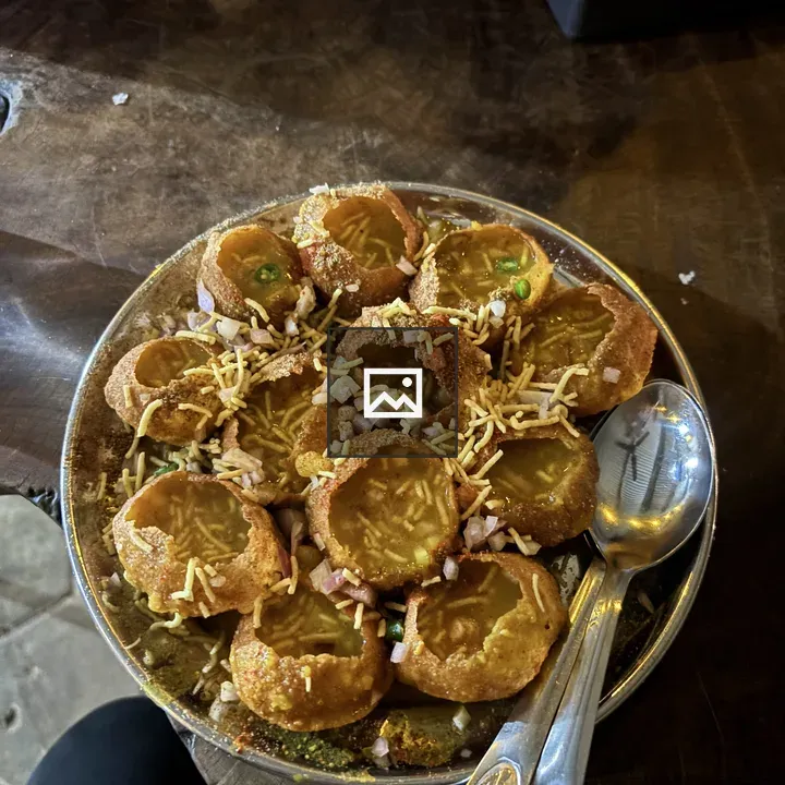 Fulki plate with crispy toppings