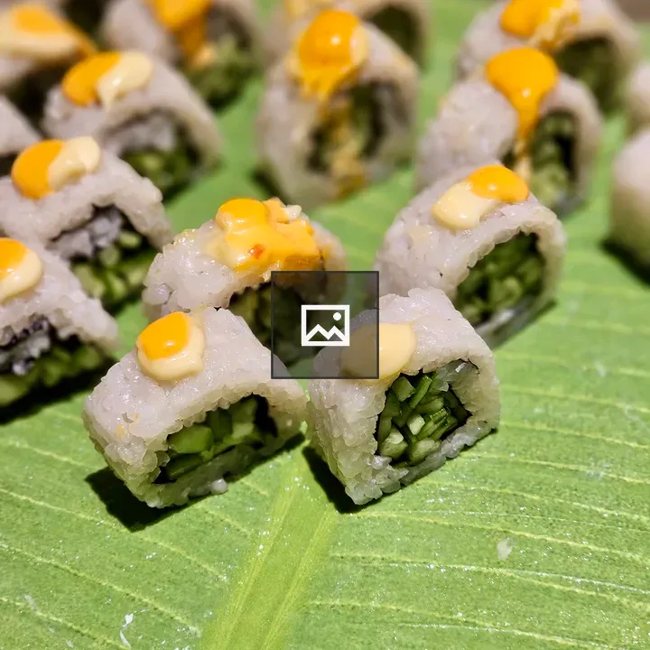 Small sushi rolls on leaf
