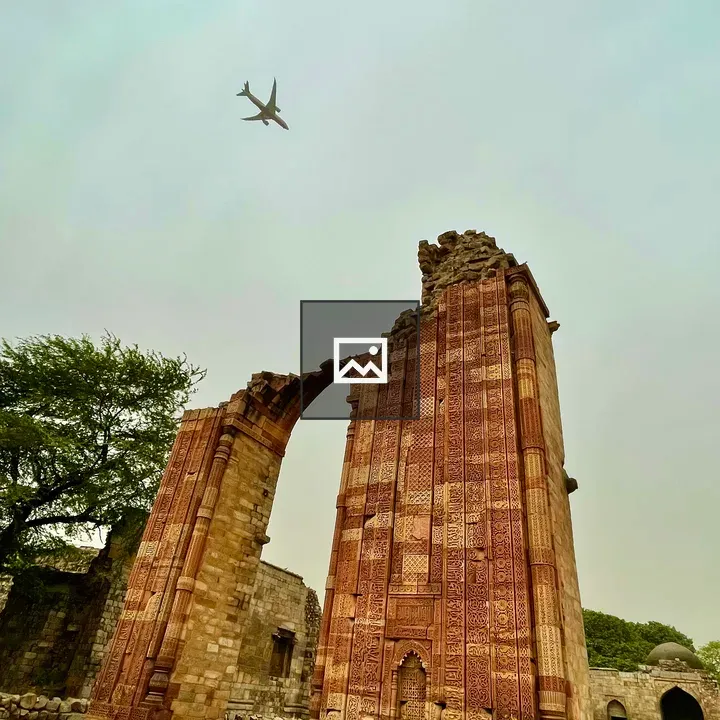 Flight over Qutb ruins