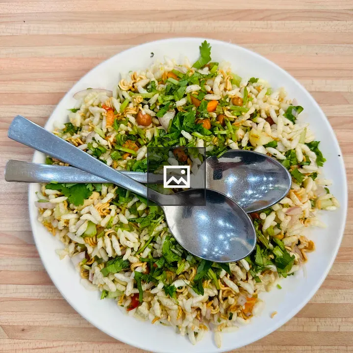 Chatpate puffed rice dish