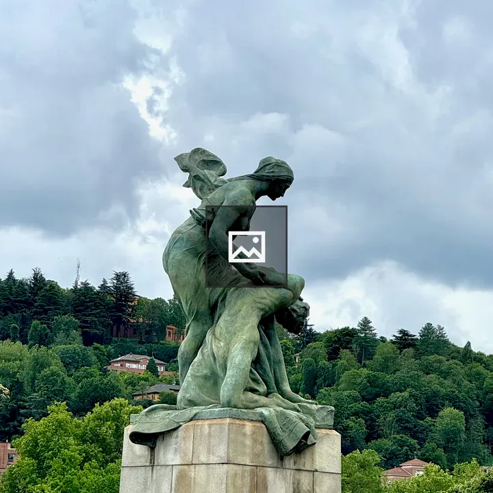 Bronze statue on Umberto Bridge