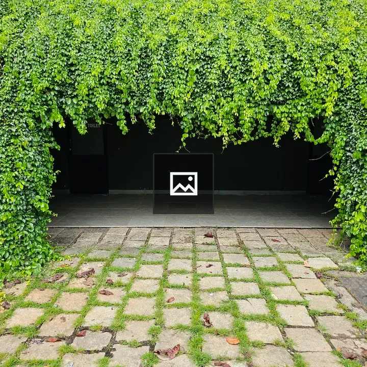 Green Archway Covered Passage