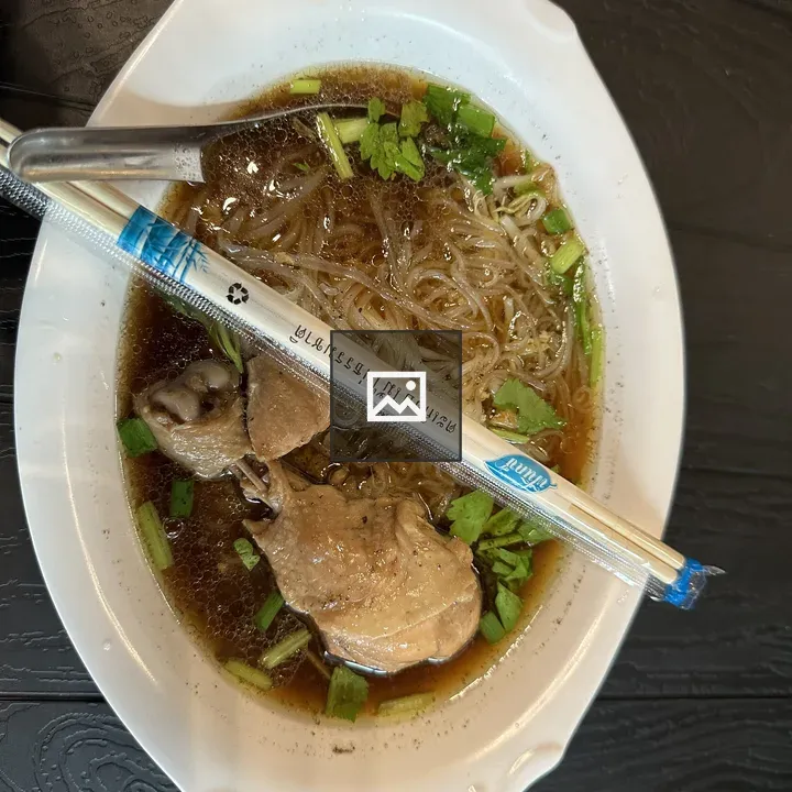 Thai food with chicken and noodles