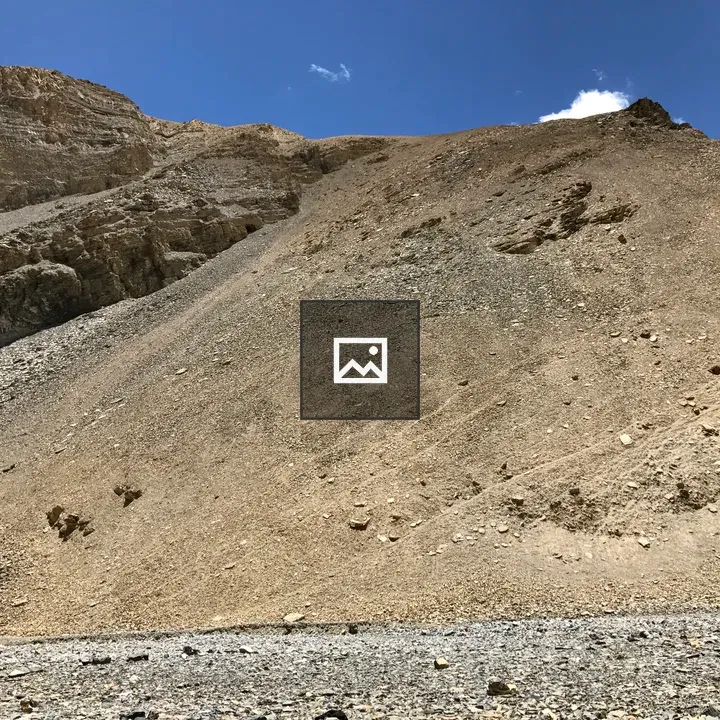 Upper Mustang beige sand mountain