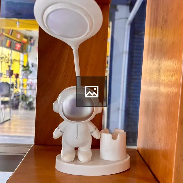 White astronaut figurine lamp