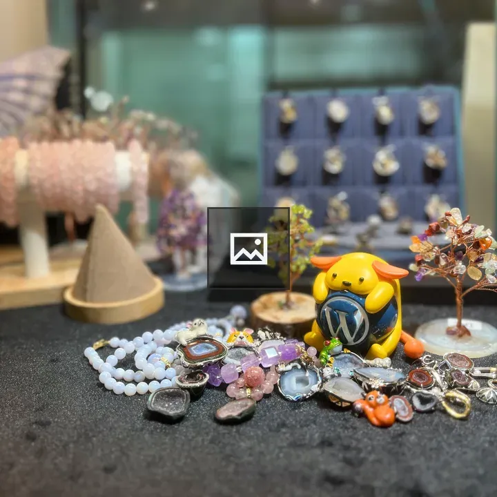 Wapuu and Crystal Ornament