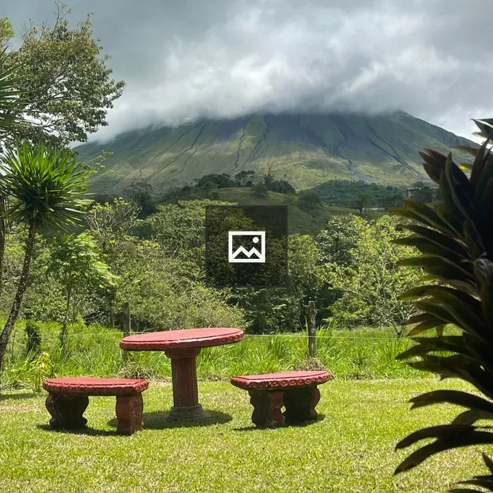 Volcán Arenal with Benches