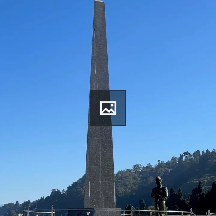 Darjeeling Garden Obelisk