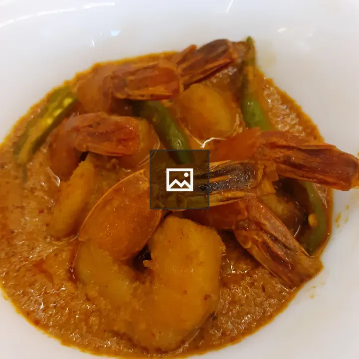 Prawn curry dish