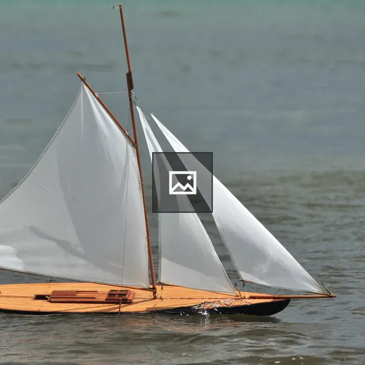 Paris yacht model
