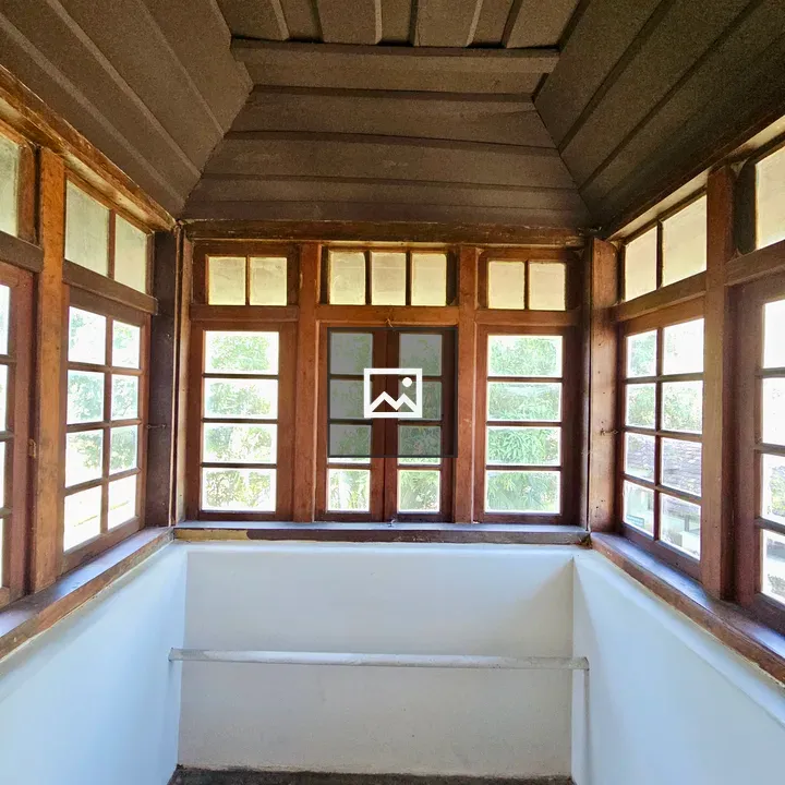 Enclosed corner balcony at Hill Palace