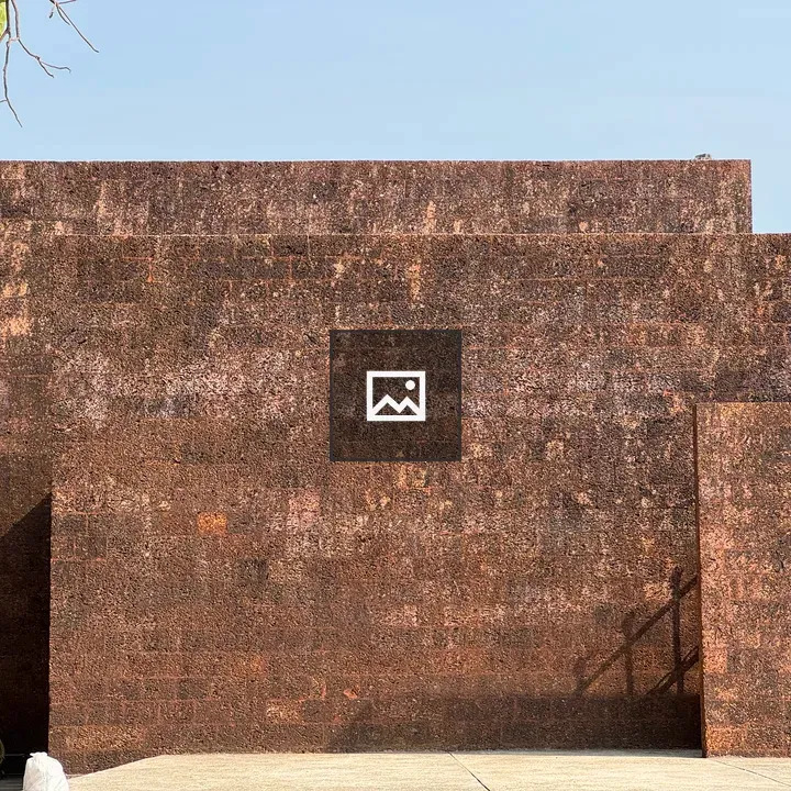 Rust-colored brick wall pattern
