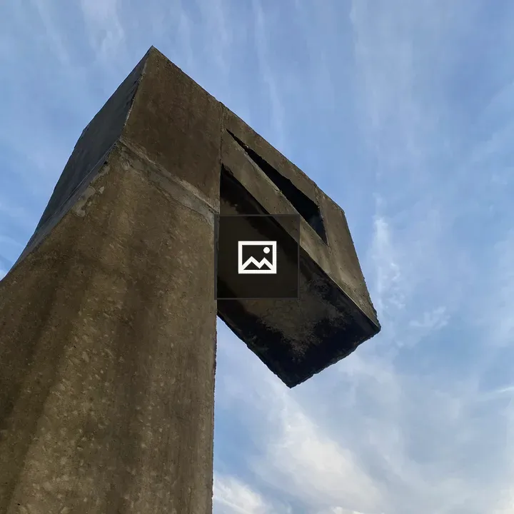 Angular concrete structure