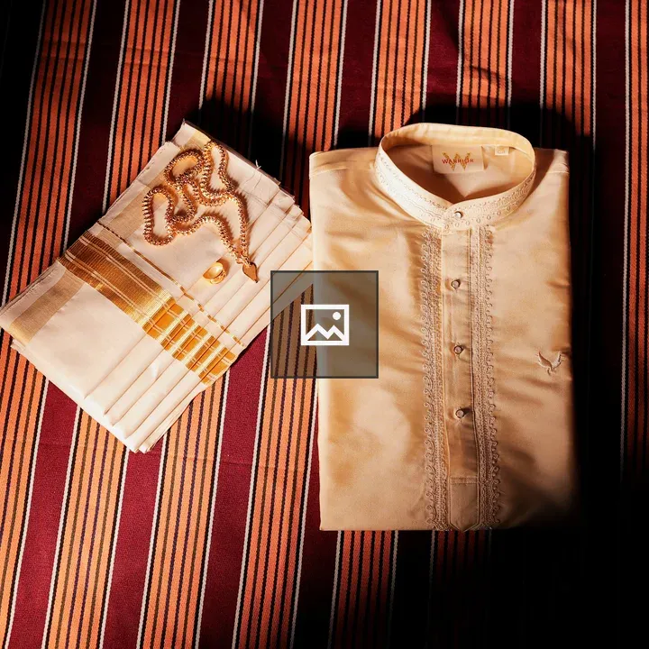 Wedding clothes and necklace for men