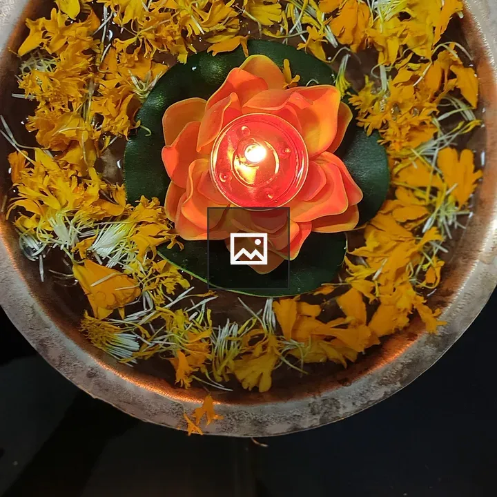 Decorative Ceramic Bowl with Petals