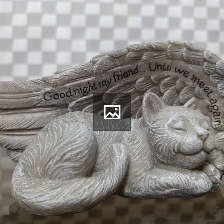 Sleeping cat figurine with wings