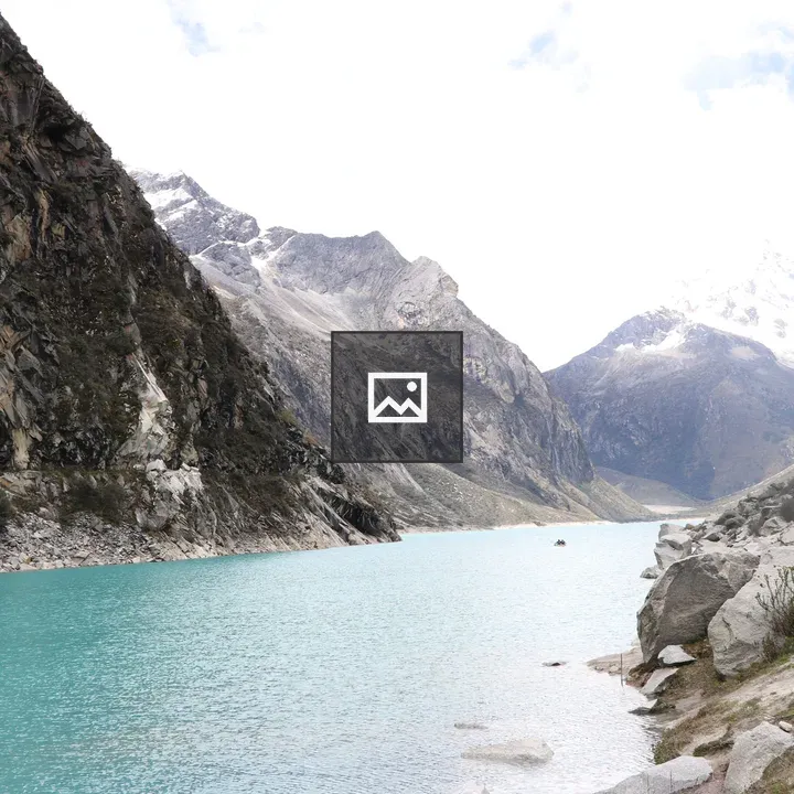 Laguna Parón Huaraz Scene