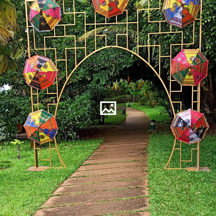 Umbrella arch