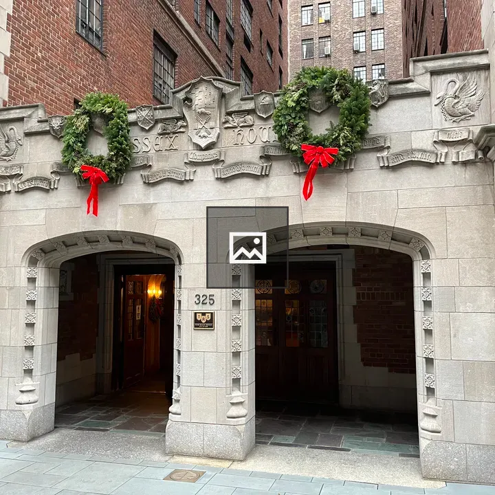 Arched entryway in New York City