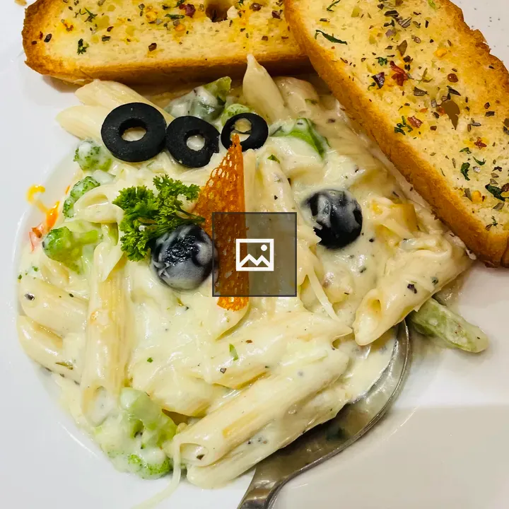Creamy white sauce penne plate