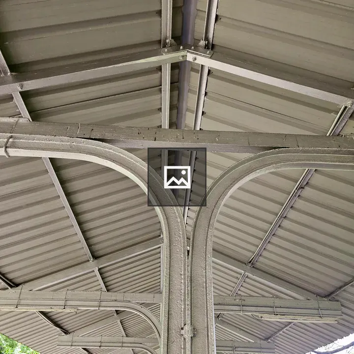 Symmetrical roof support at Cochin Harbour Terminus