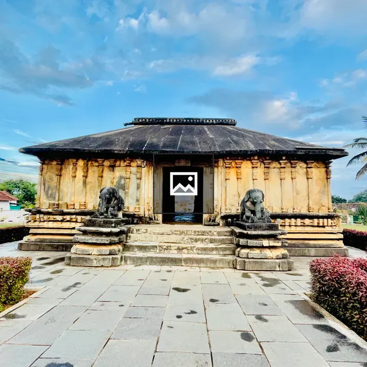 Entrance of Veeranarayana temple