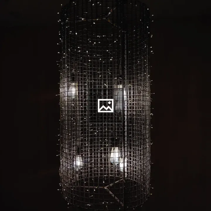 Vertical electric lamp