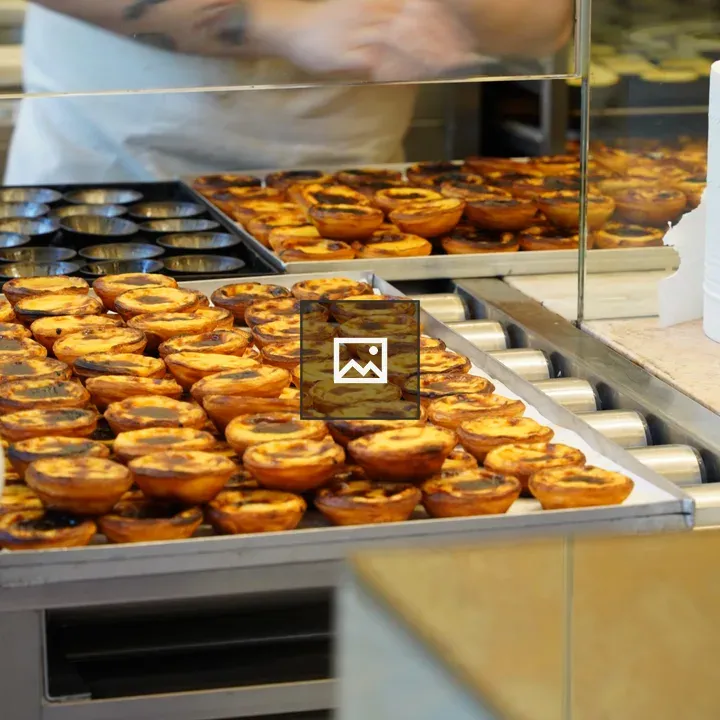 Pastéis de nata in pastry shop kitchen