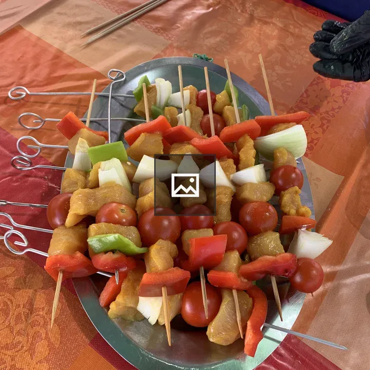 Moorish chicken skewers with vegetables