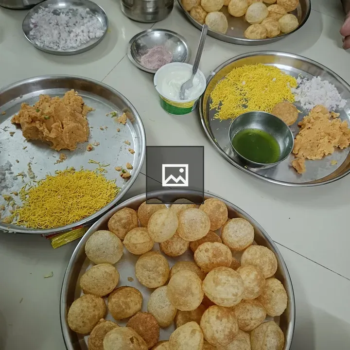 Snack platter with puris and yogurt