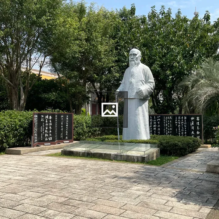 Statue in Zhongshan Park