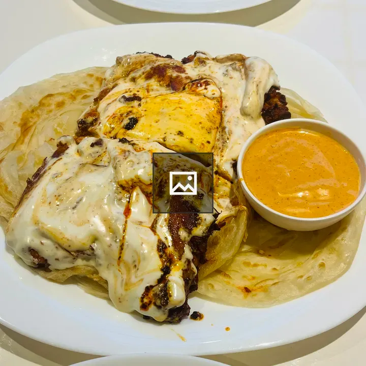 Creamy chicken on paratha