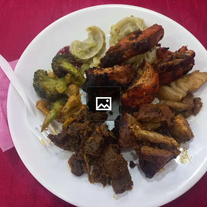 Plate of grilled chicken and vegetables