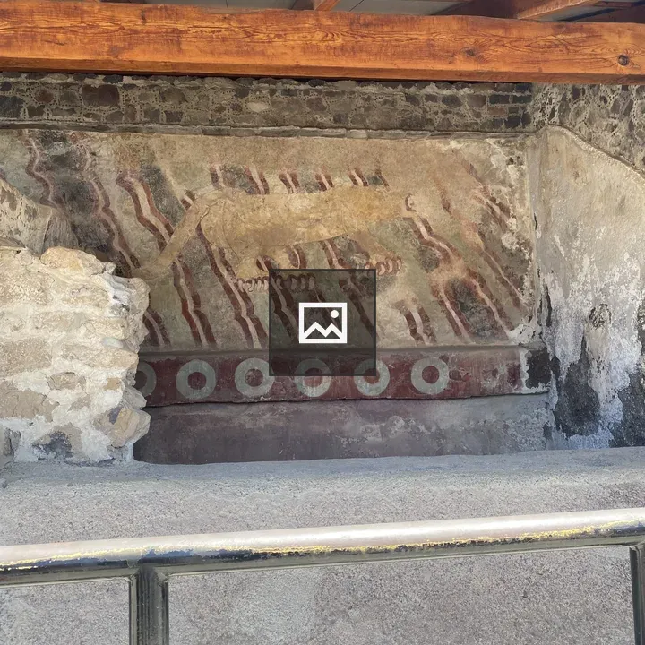 Feline motif on ancient wall painting