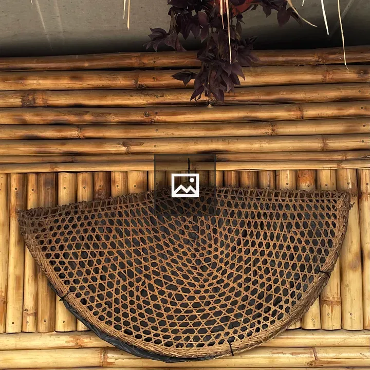 Front-facing Bamboo Rain Shield