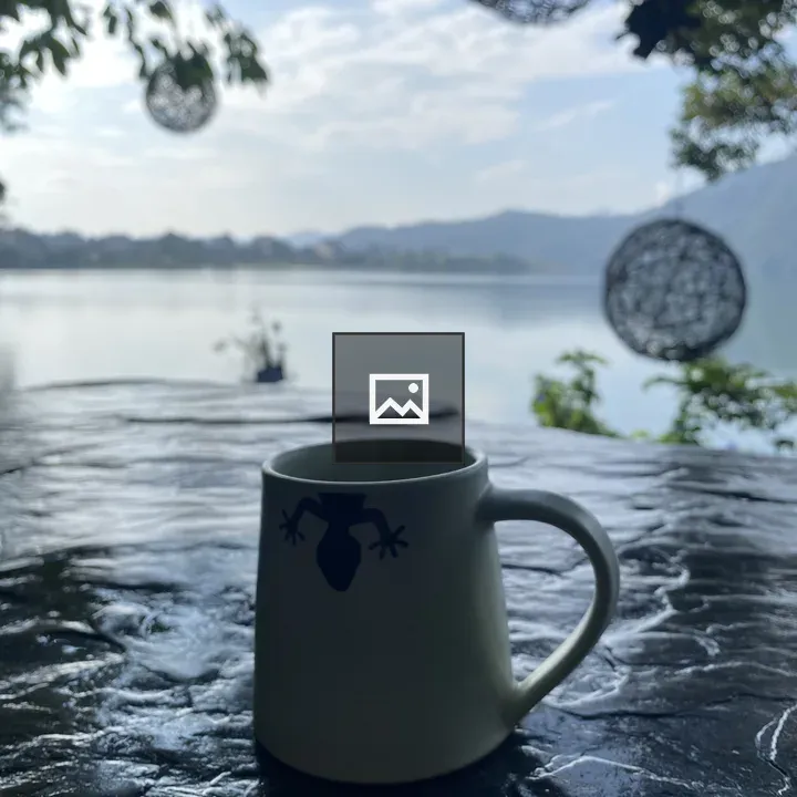Ceramic mug with frog design
