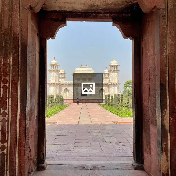 Tomb of I'timād-ud-Daulah viewed from entrance