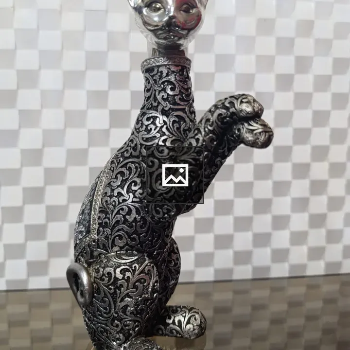 Cat sculpture with plant patterns