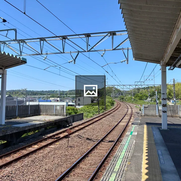 Northbound tracks at Ōami Station