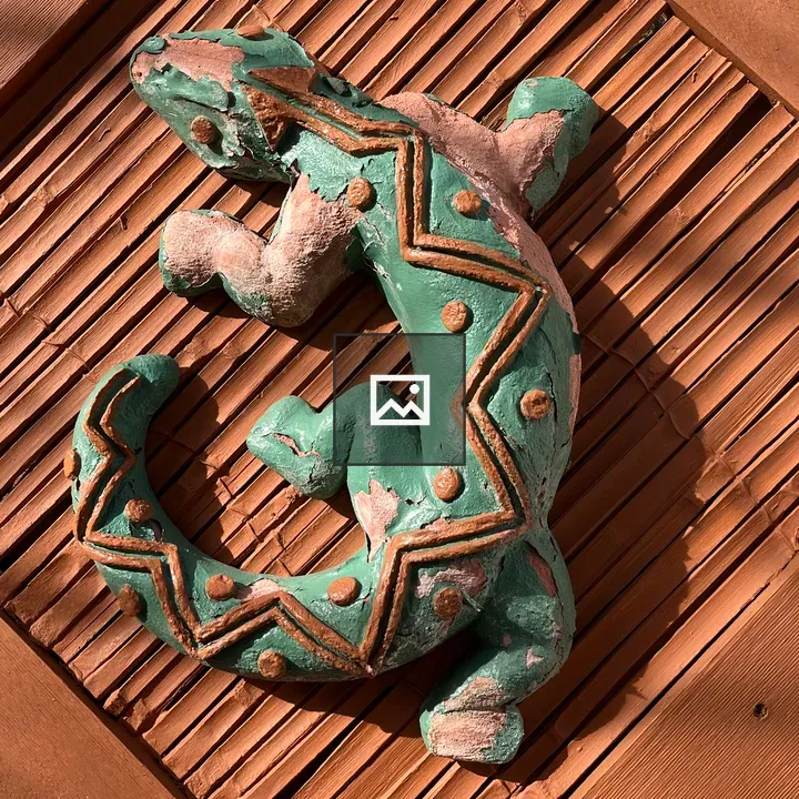 Clay lizard sculpture