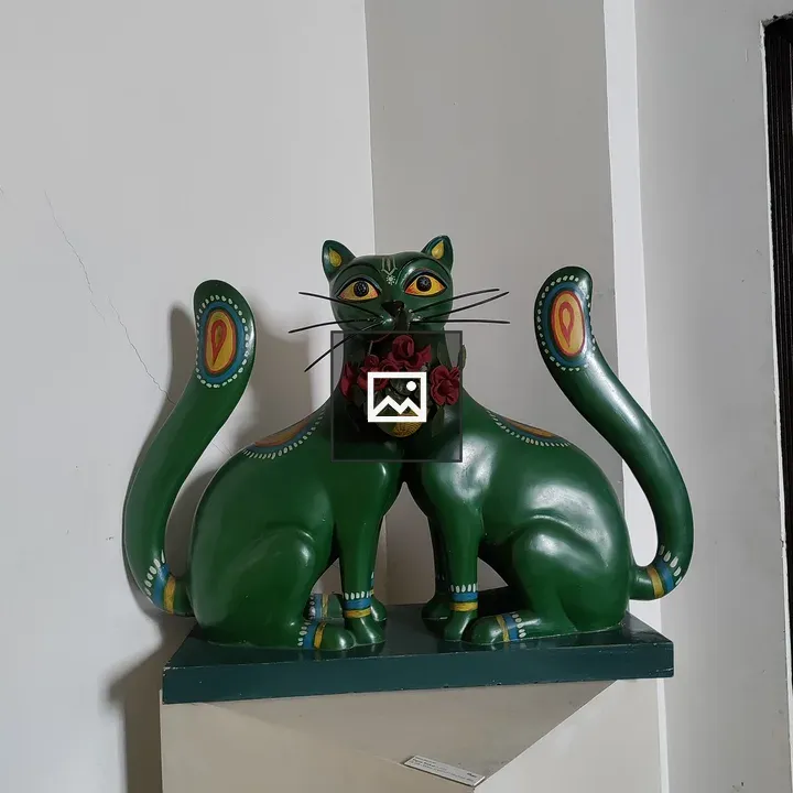Cat sculpture