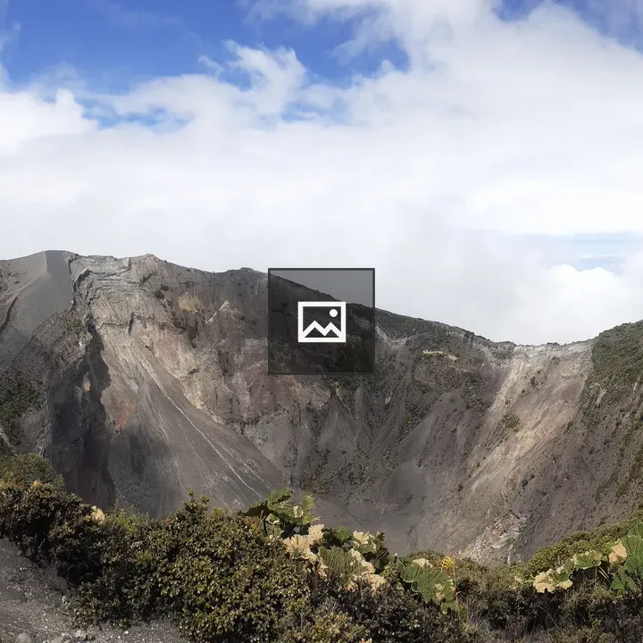 Irazú Volcano crater panorama