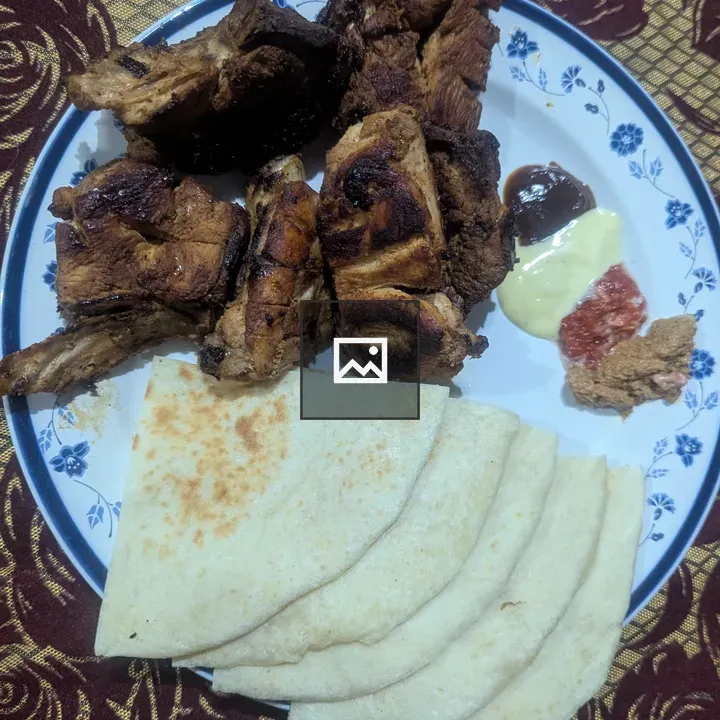 Char-grilled meat with flatbread