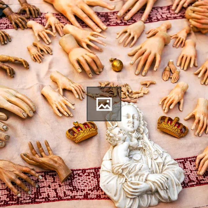 Hand sculptures on fabric surface