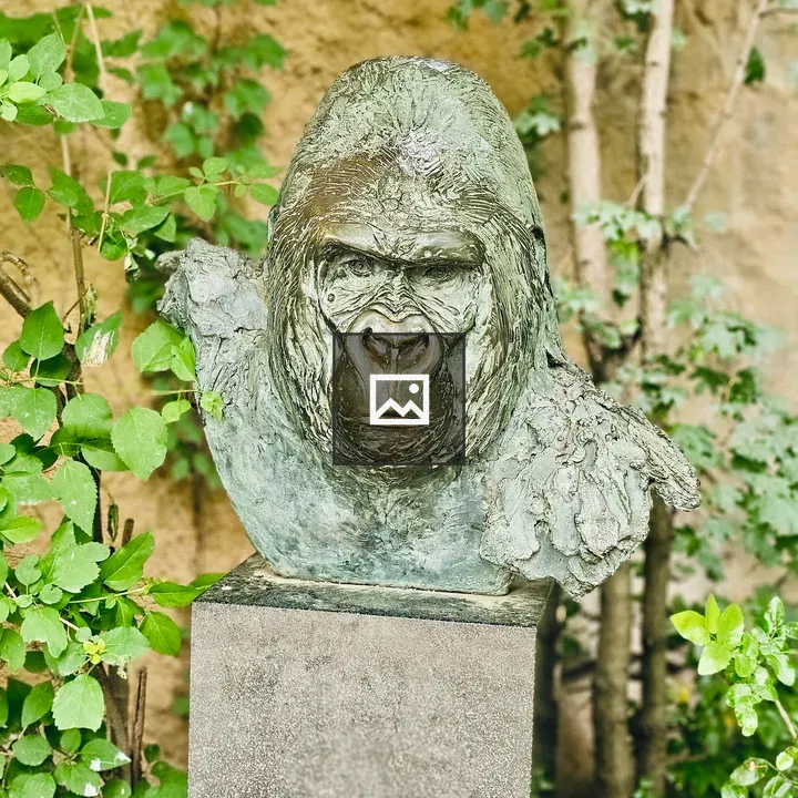 Matze gorilla sculpture