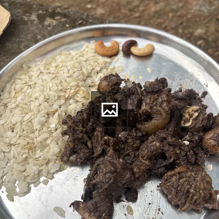 Silver plate of spiced meat with onions