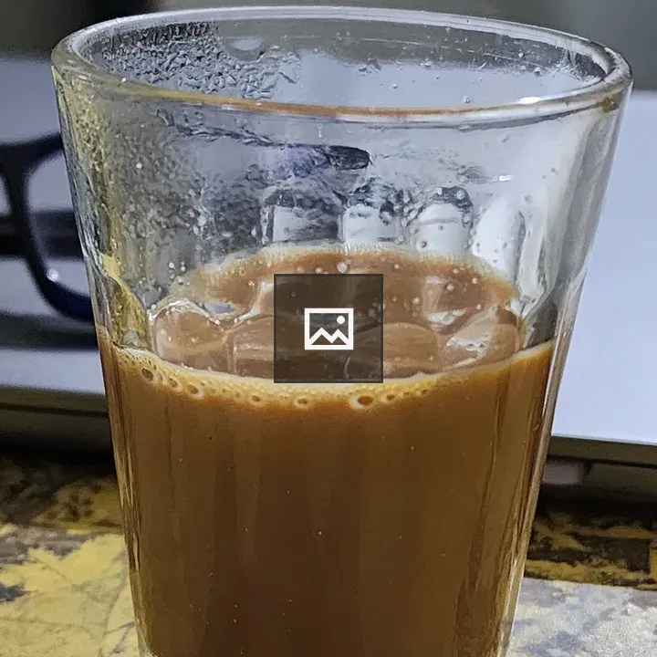Cutting chai in a glass