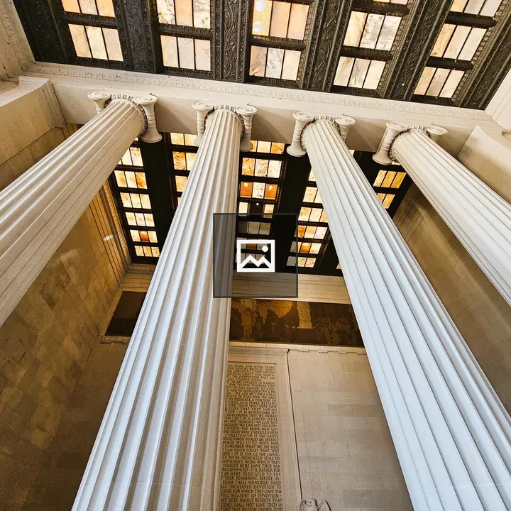 Giant pillars of Lincoln Memorial